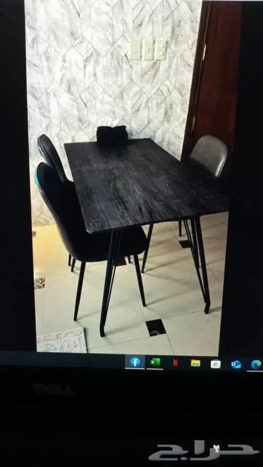 طاولة طعام مع 4 كراسي 500ريال للبيع 0