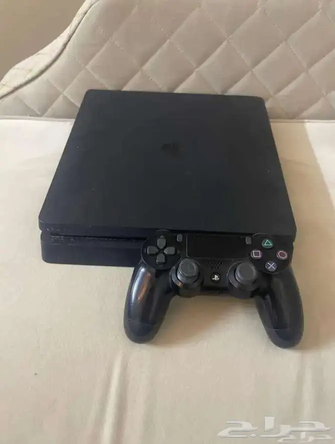 Playstation 4 slim version 1