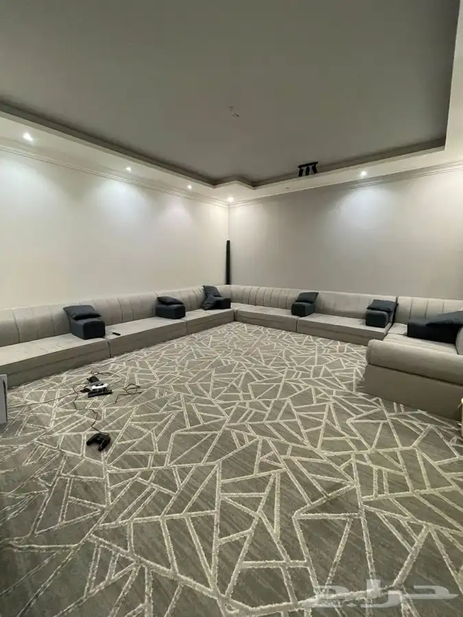 مجلس   طاولة تلفزيون   ستارة   مكيف 1