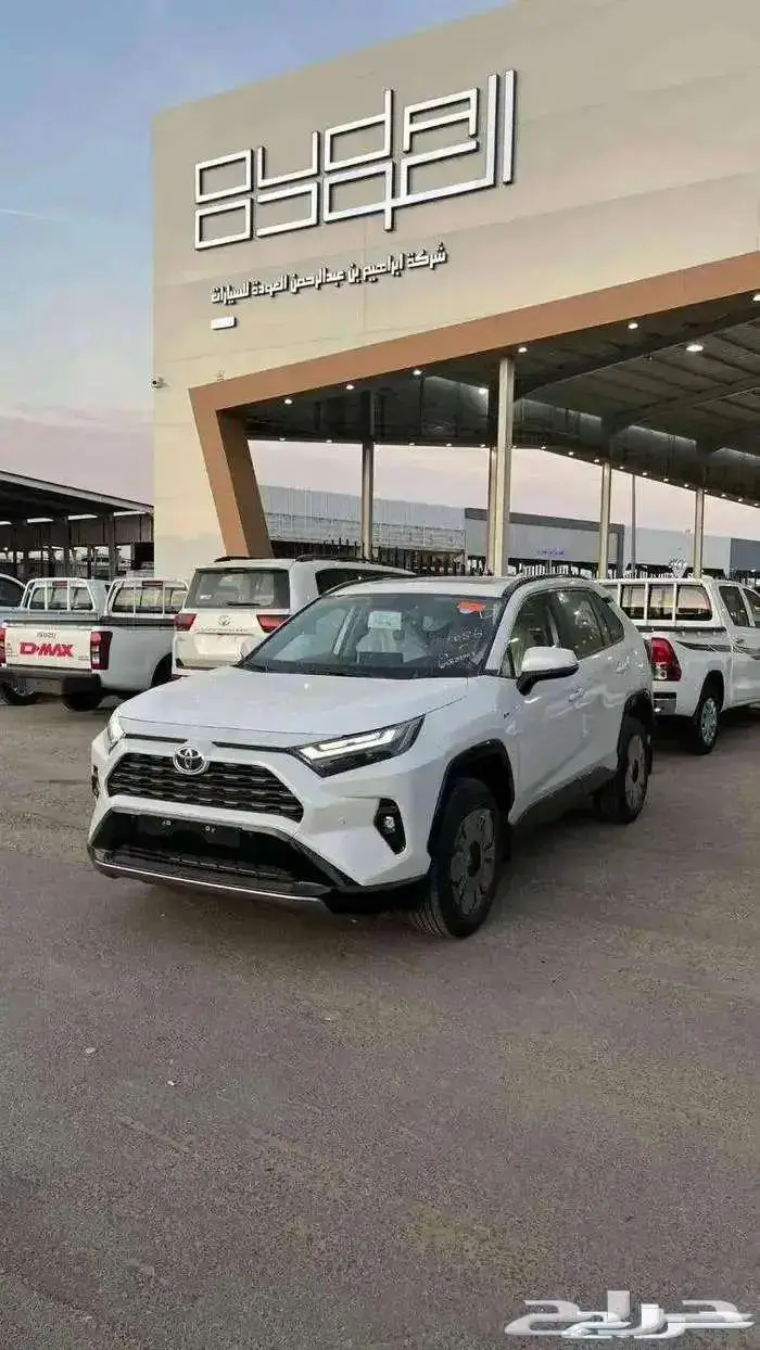 تويوتا راف فور 2025 1