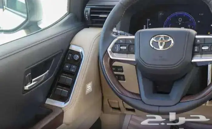 تويوتا لاند كروزر GXRL4 بنزين أبيض لوحات 2025 8