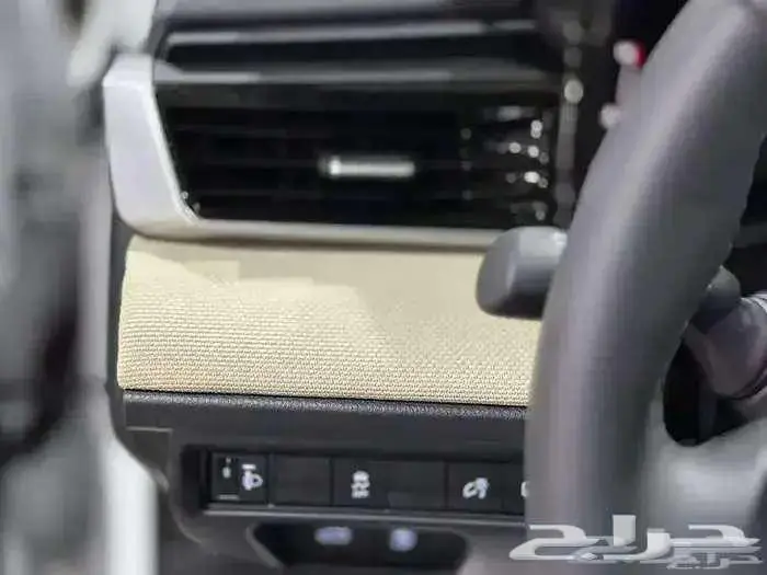 تويوتا كامرى LE بنزين موديل 2025 10