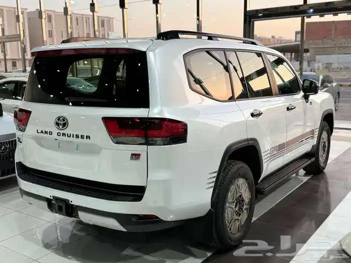 تويوتا لاندكروزر GR بريمي فل كامل 2025 بنزين 3