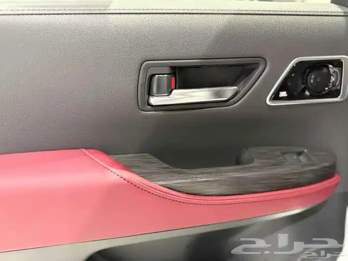 تويوتا لاندكروزر GR بريمي فل كامل 2025 بنزين 6