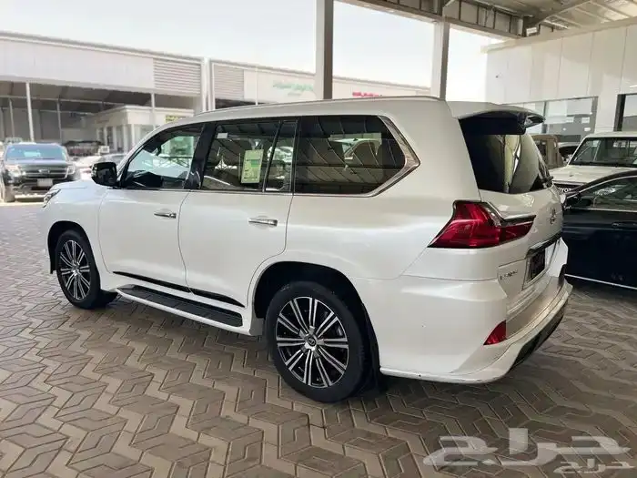 جيب لكزس 2020 سعودي فل كامل ماشي 205 الف 5