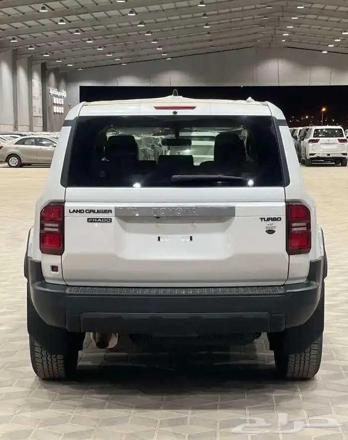 تويوتا برادو TXL1 بنزين 2025 8