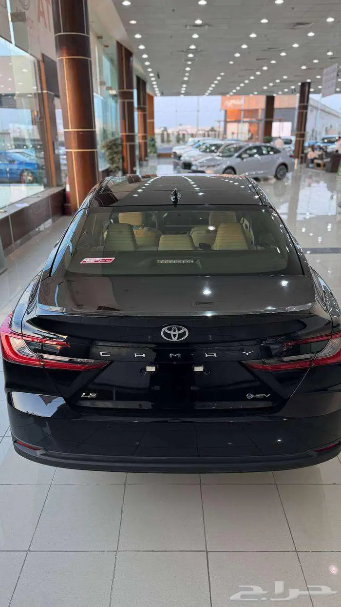 تويوتا كامري LE هايبرد 2025 لون اسود 5