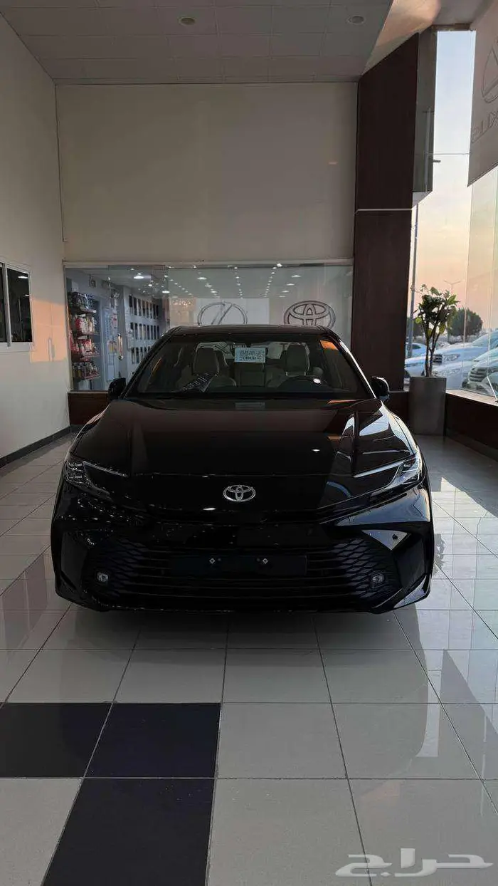 تويوتا كامري LE هايبرد 2025 لون اسود 1