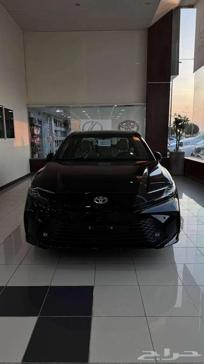 تويوتا كامري LE هايبرد 2025 لون اسود 0