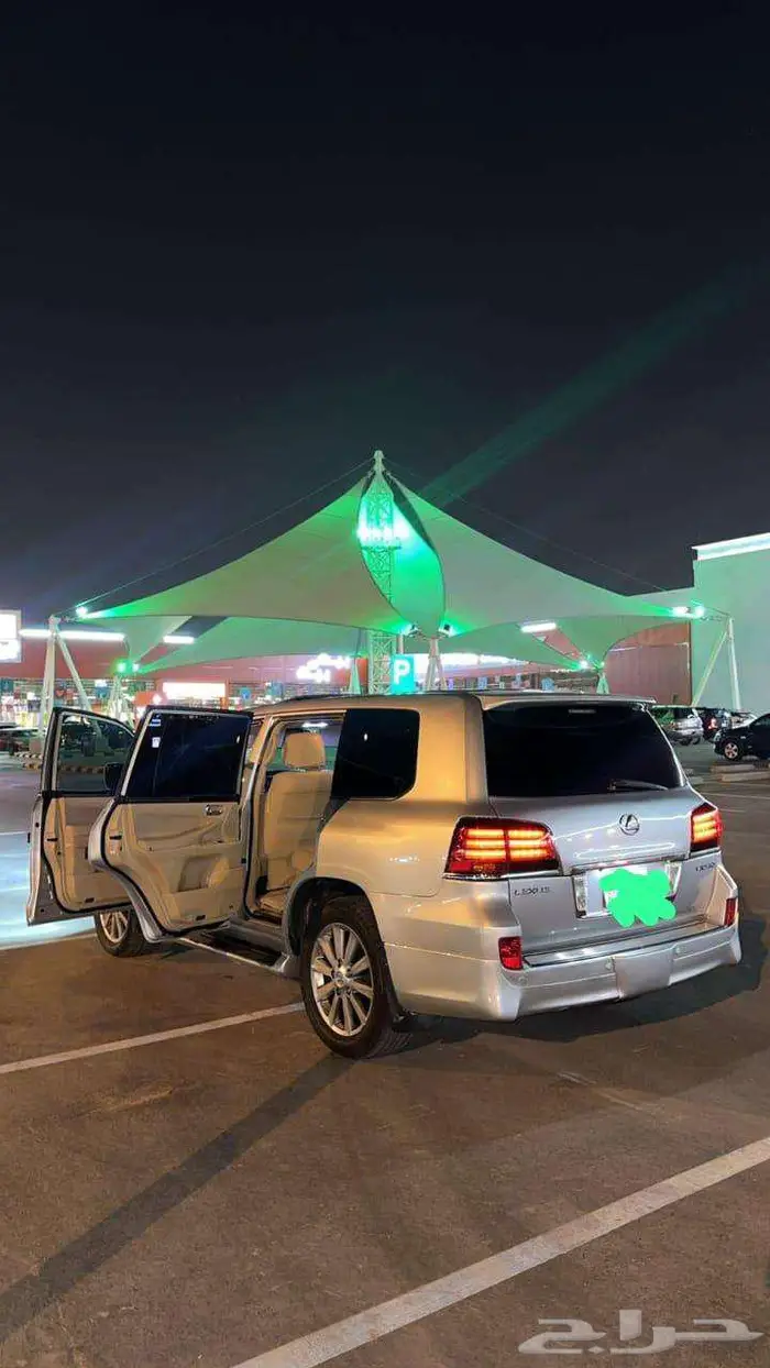 جيب لكزس 570 موديل 2011 10
