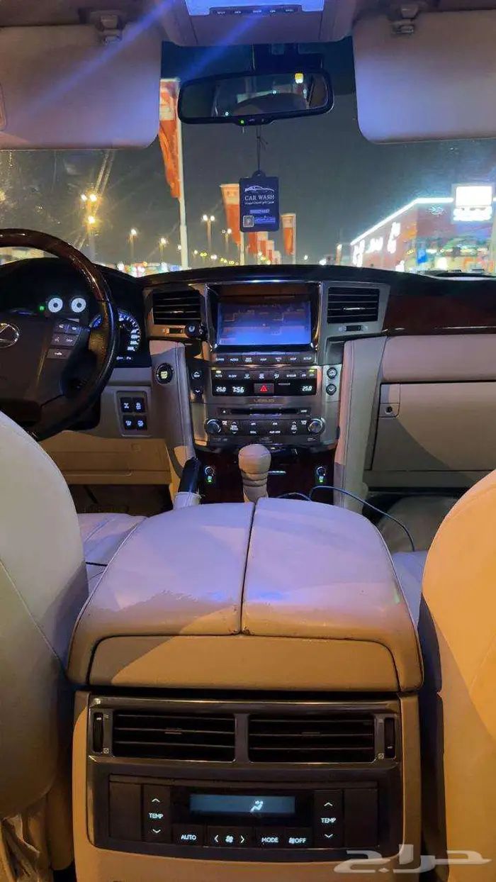 جيب لكزس 570 موديل 2011 18