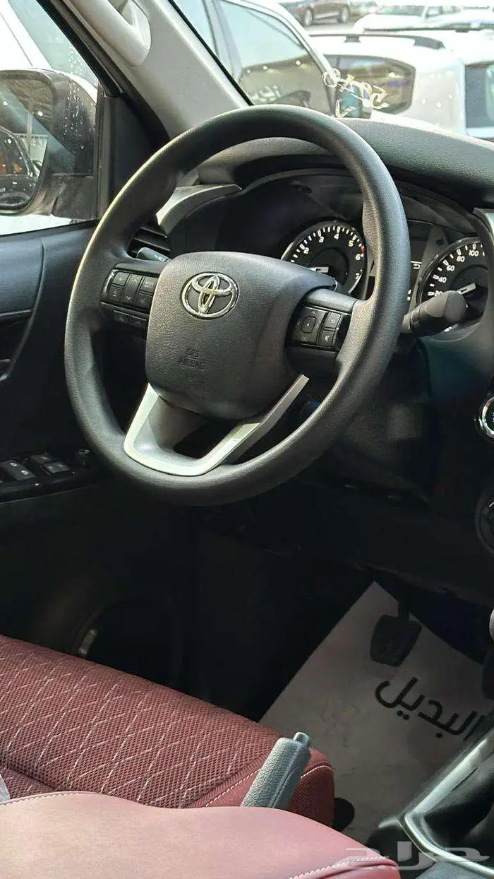 تويوتا هايلكس غمارتين S-GLX 4X4 بنزين جير عادي 2025 9