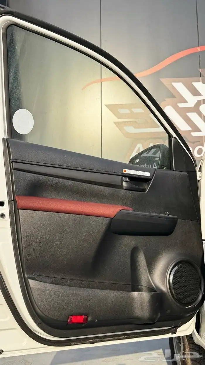 تويوتا هايلوكس GL2 ديزل دبل 2025 لدى شركة عبدالمجيد الخضر 9