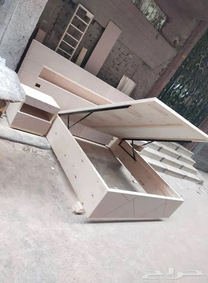 معلم ورشه نجاره مودرن لتفصيل الأبواب وغرف النوم والديكورات 10