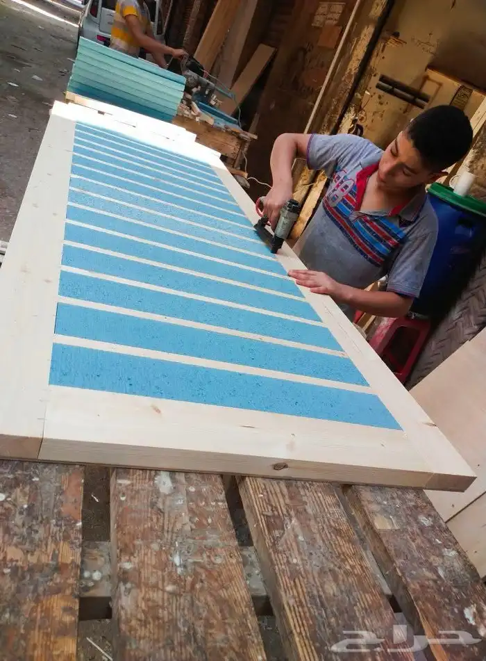 معلم ورشه نجاره مودرن لتفصيل الأبواب وغرف النوم والديكورات 6