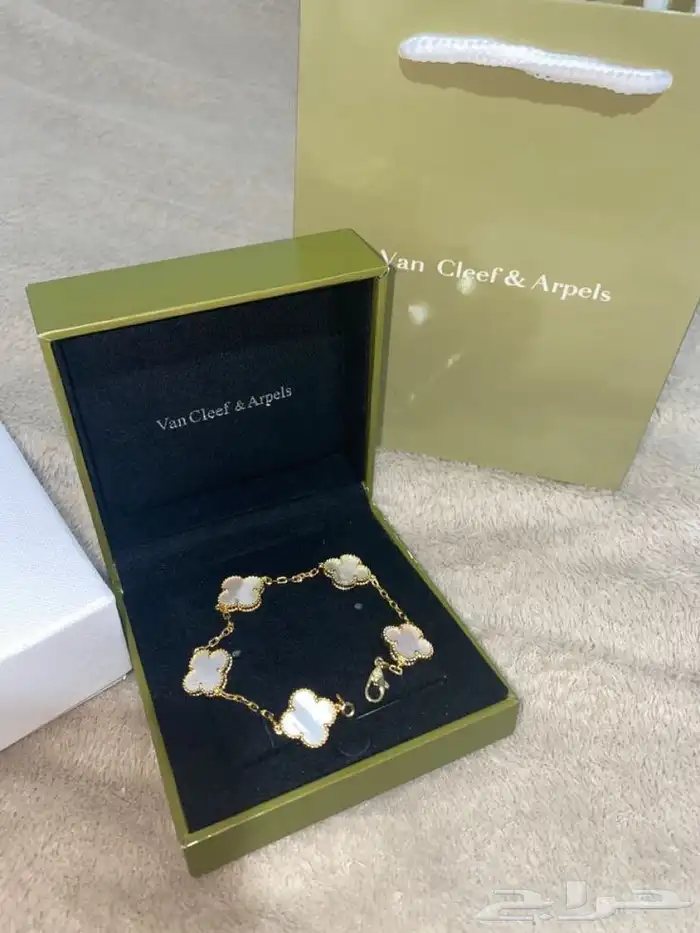 Van cleef Alhambra bracelet  5 motifs 2