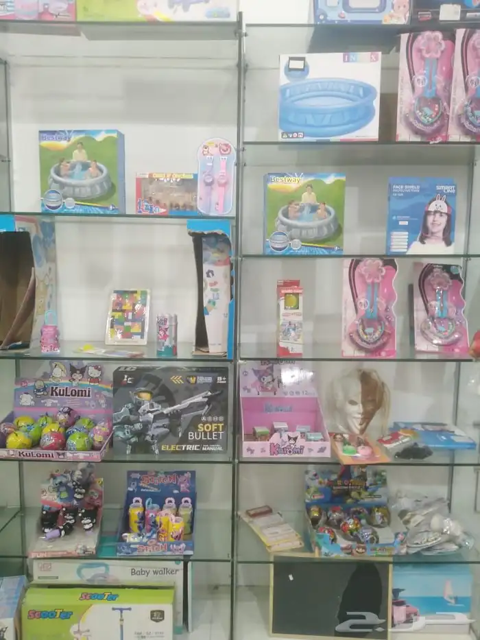 رفوف محل بالنرجس مع جهاز كاشير 0