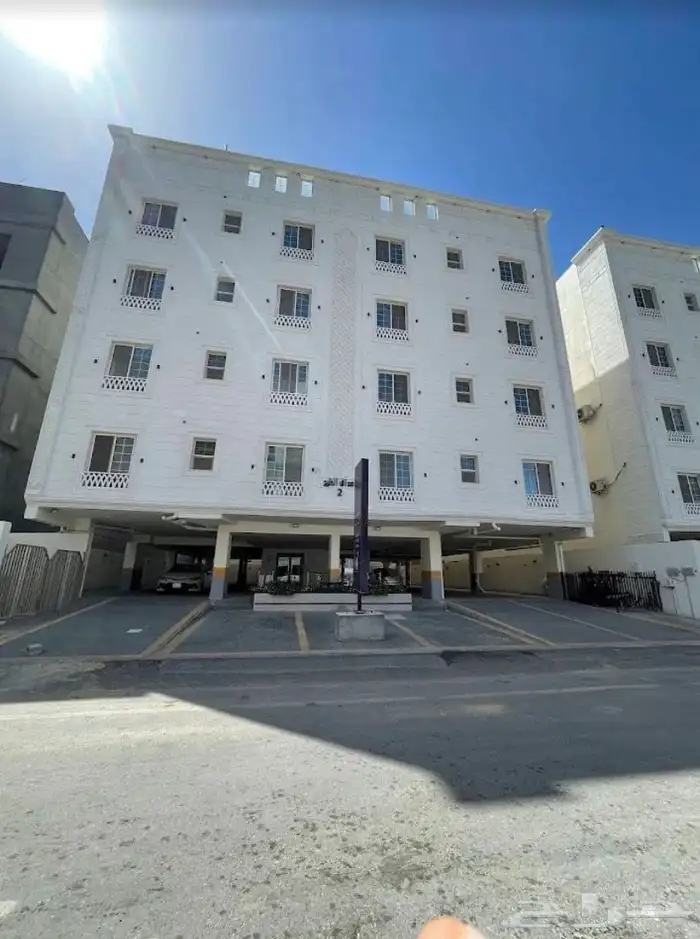 للبيع شقه في الخبر حي الحمراء 1