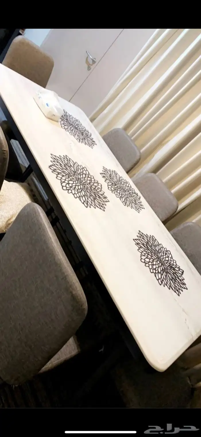 طاوله طعام وثمان كراسي 2