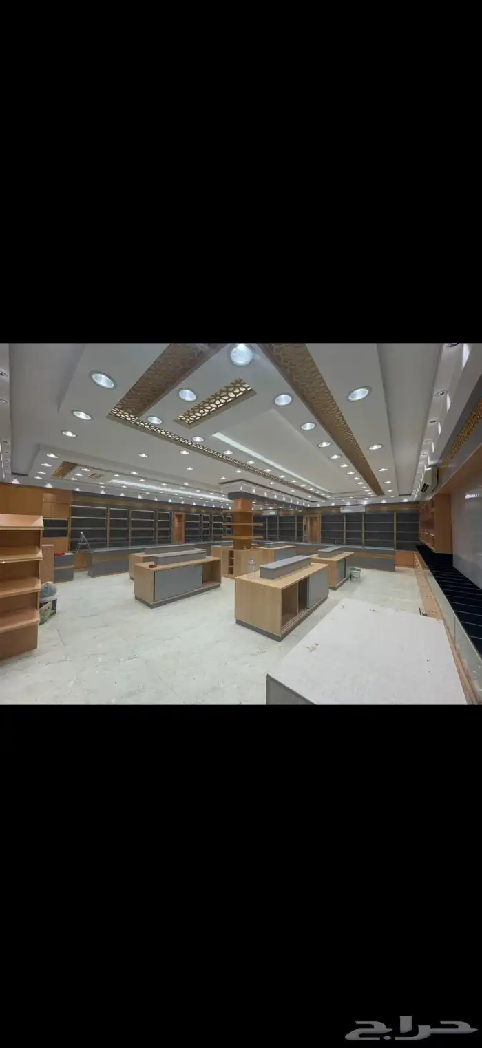 ديكور محل رجالي خشبي 0