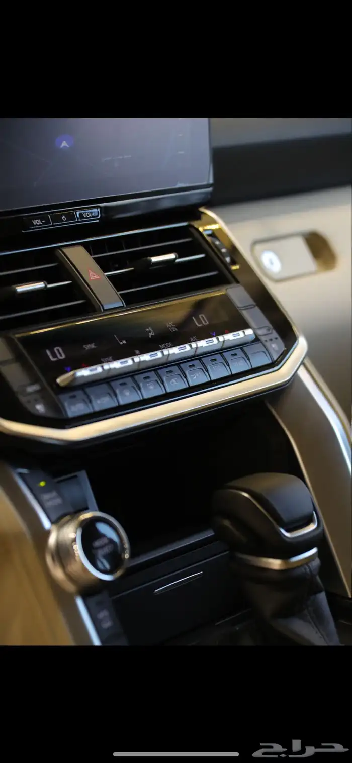 تويوتا لاند كروزر GXRLS كويتي الساير مع دفتر ضمان2025ابيض 7