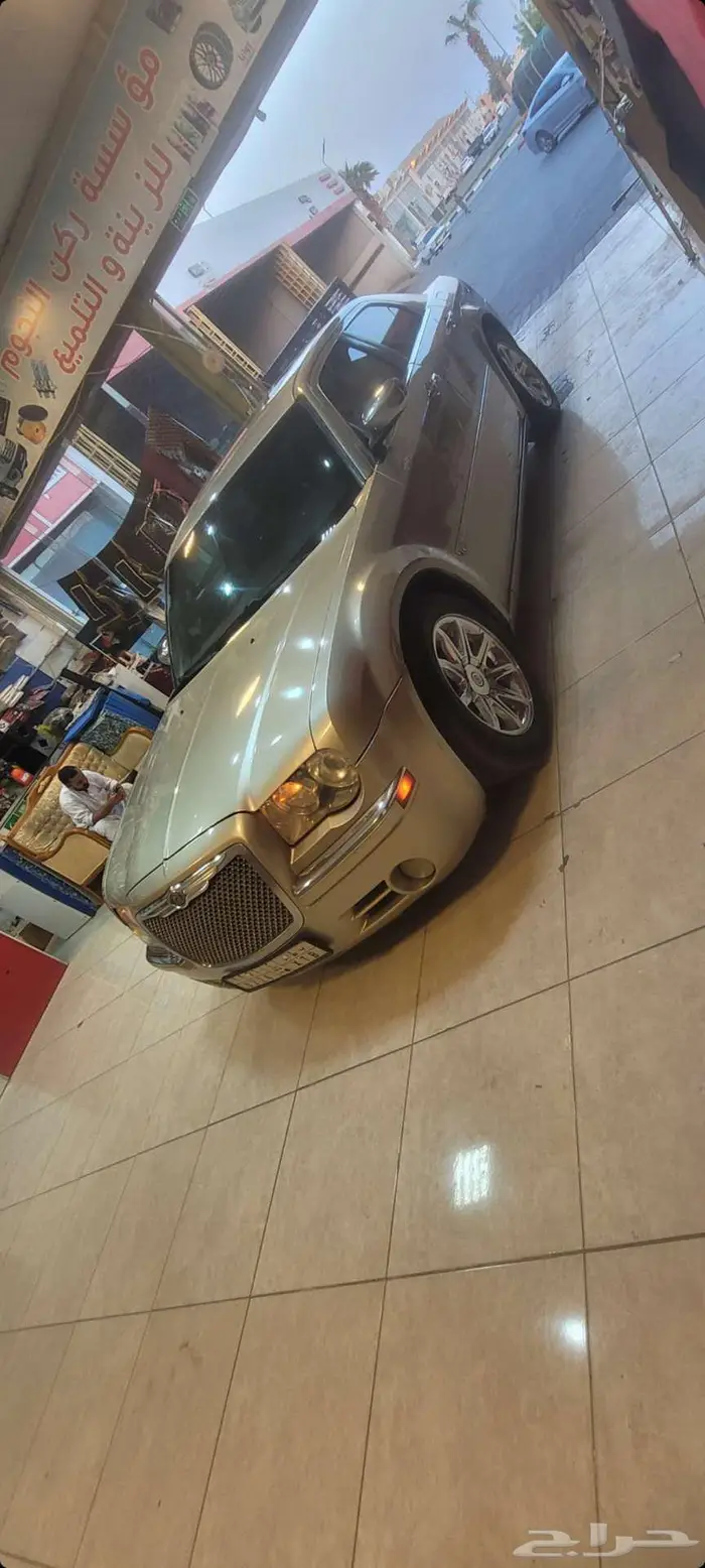 اللبيع كلايزلر هيمي قمه ف النظافه بلد بدي محركاتv8م2006وكاله 40