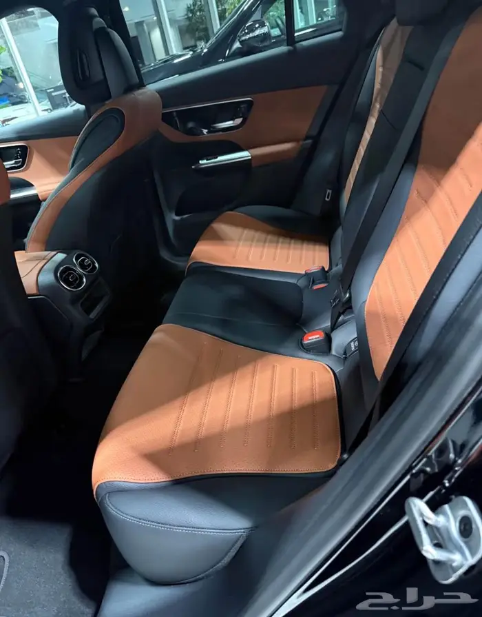 للبيع مرسيدس 2026 GLC300 جملي ((ب255 الف ريال)) 4