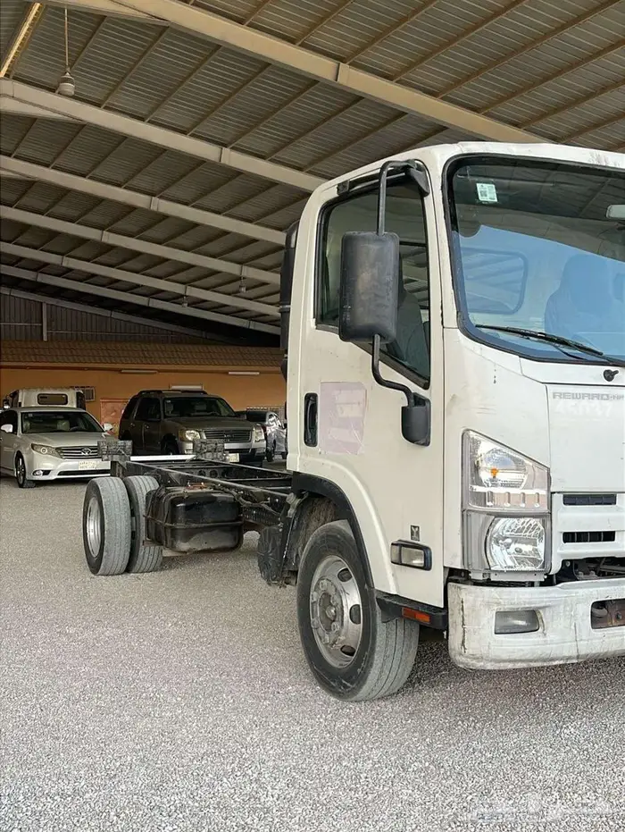 ايسوزو دينا شاص 5 متر قير عادي 2014 2