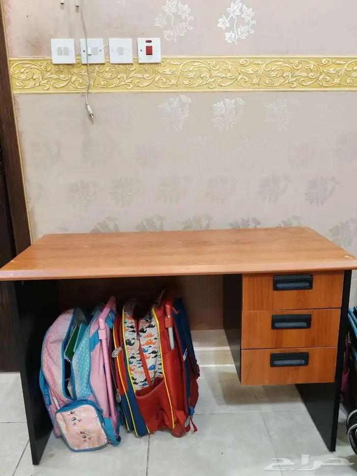 طاولة مكتب مع خزانة 9