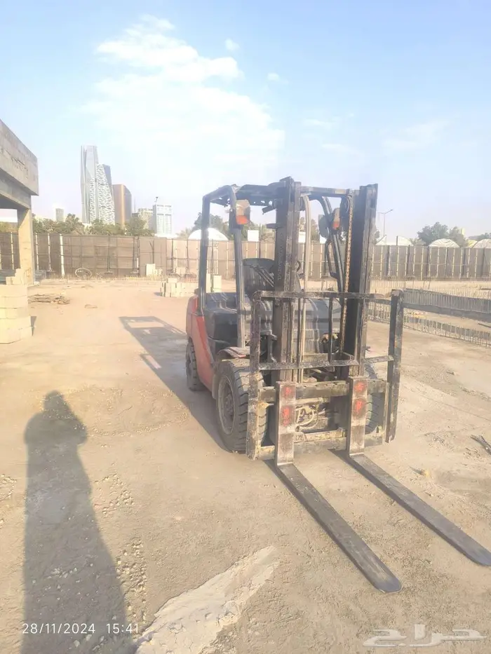 رافعه فوركلفت شوكيه ايجار بالساعه باليوم بالشهر 1