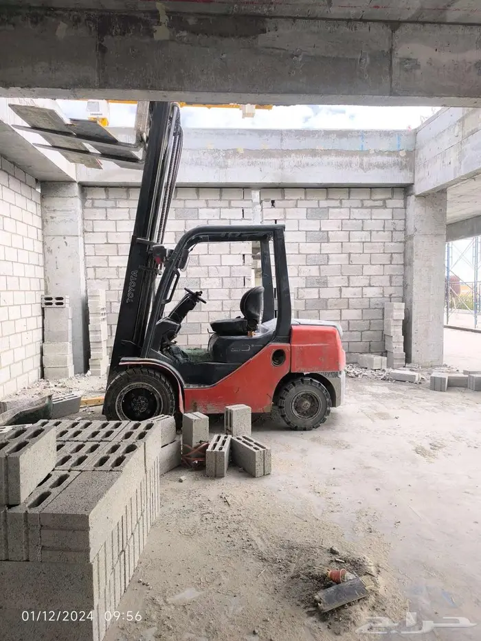 رافعه فوركلفت شوكيه ايجار بالساعه باليوم بالشهر 3