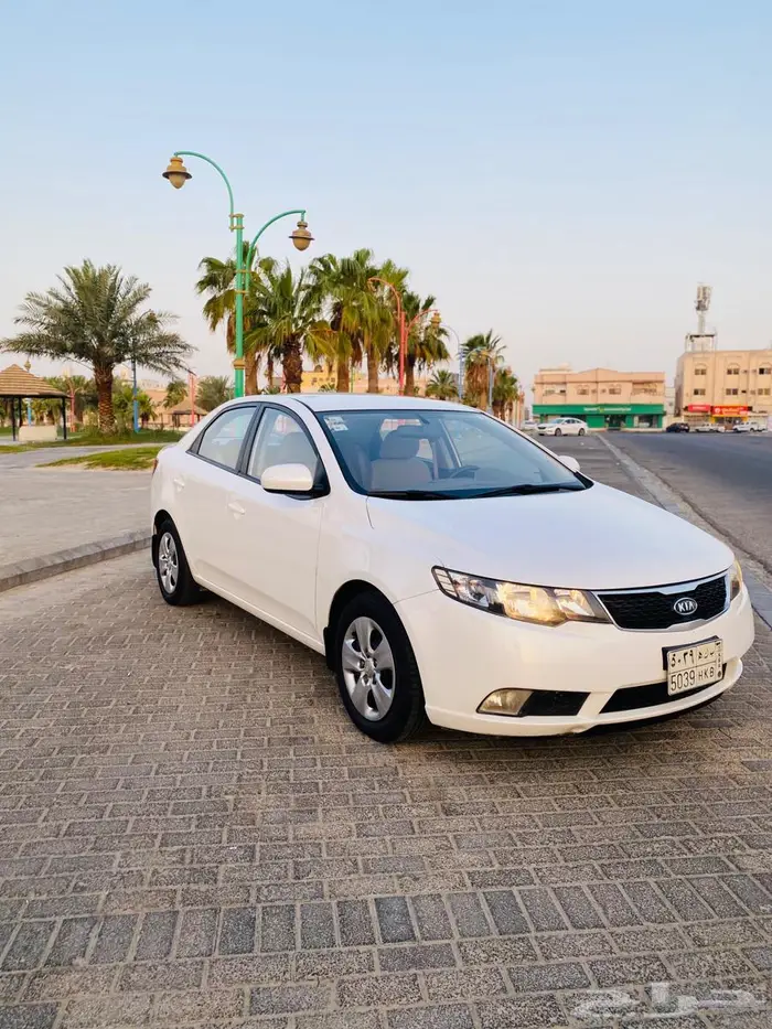 للبيع كيا سيراتو 2012 9