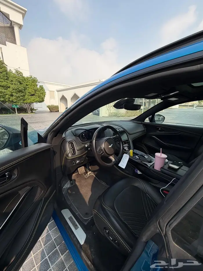 استون مارتن -DBX 2