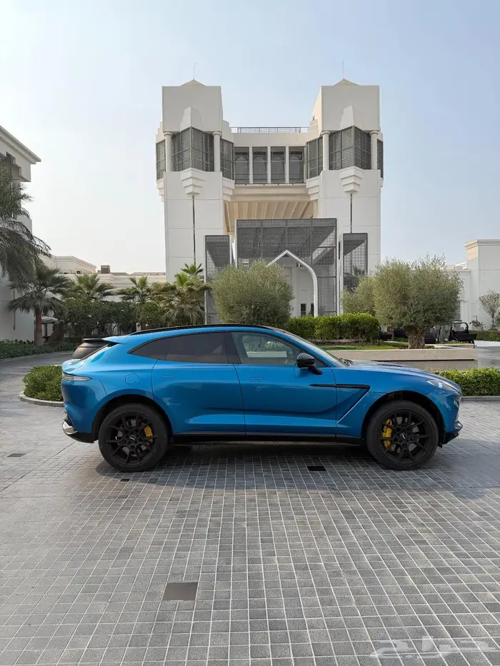 استون مارتن -DBX 5