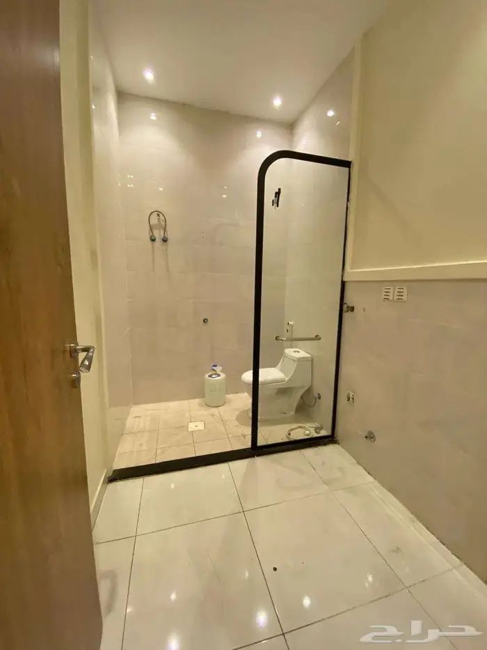 شقة للايجار مكونة من 4 غرف بحي الربوة 9