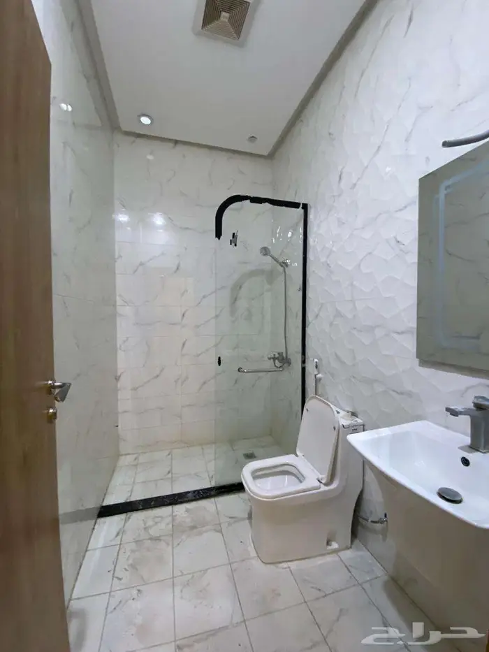 شقة للايجار مكونة من 4 غرف بحي الربوة 13