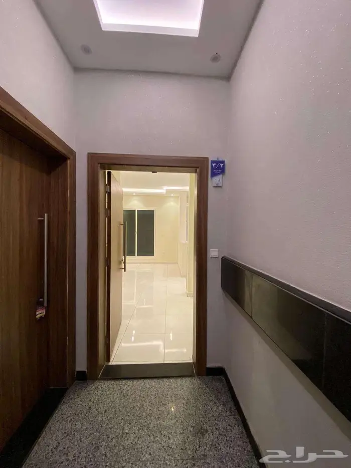 شقة للايجار مكونة من 4 غرف بحي الربوة 4