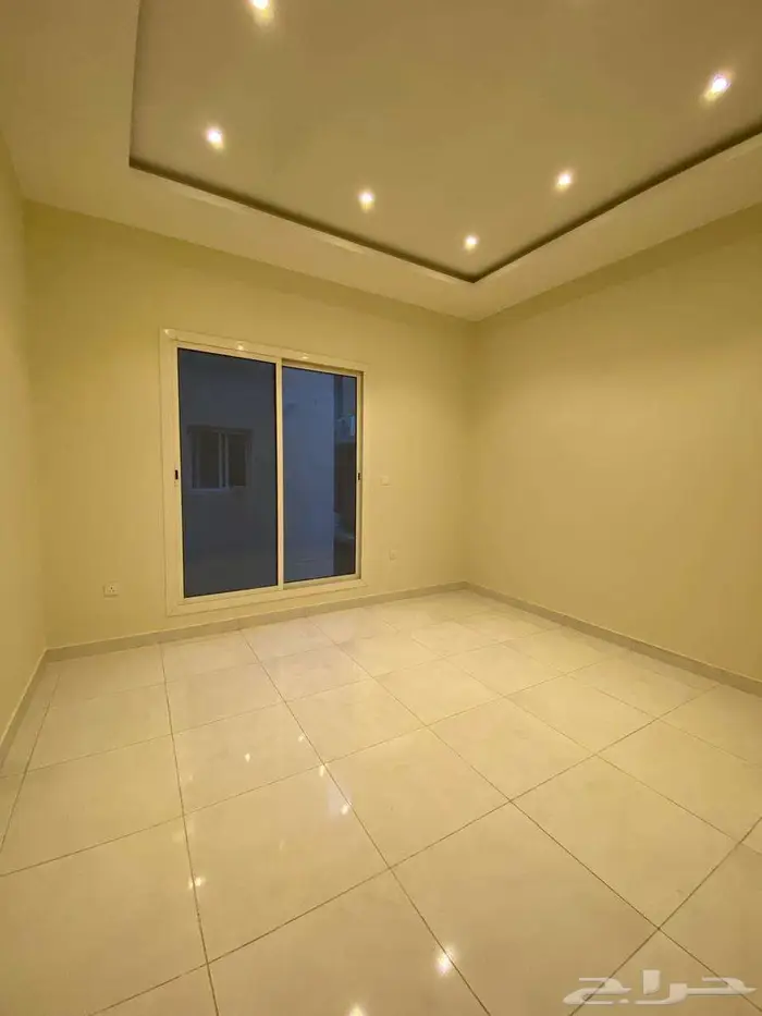 شقة للايجار مكونة من 4 غرف بحي الربوة 8