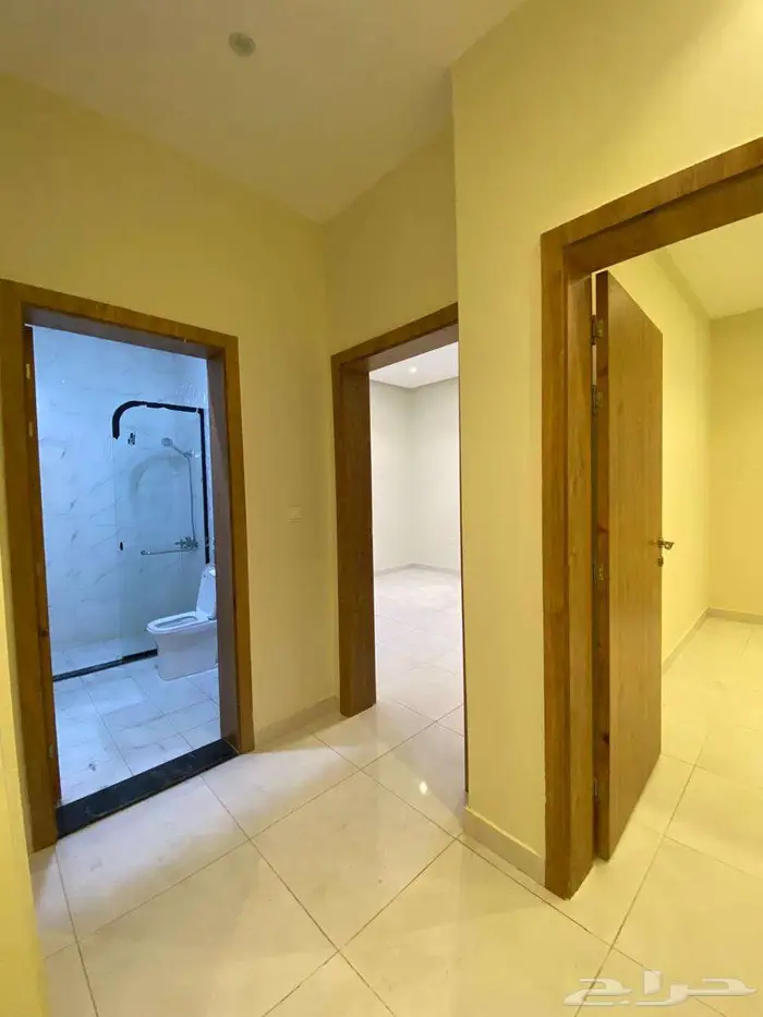 شقة للايجار مكونة من 4 غرف بحي الربوة 5