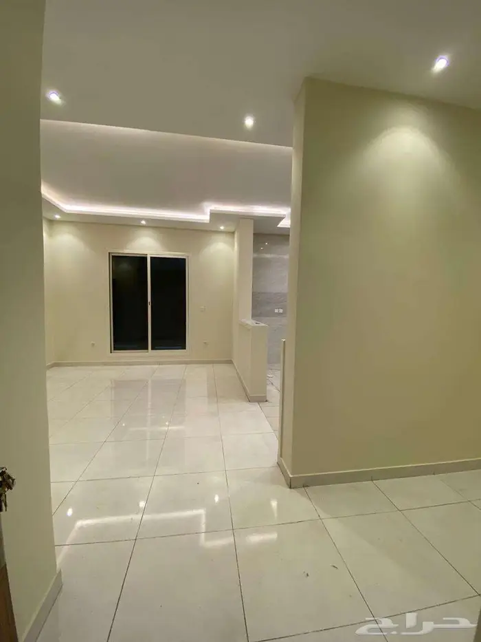 شقة للايجار مكونة من 4 غرف بحي الربوة 14