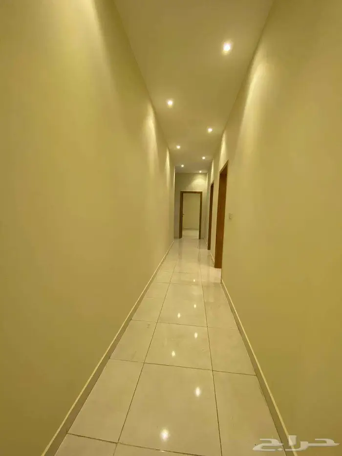 شقة للايجار مكونة من 4 غرف بحي الربوة 6