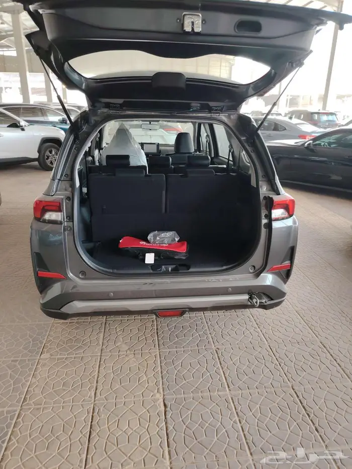 تويوتا فيلوز GLX بنزين 2025 فل كامل لون رصاصي 9