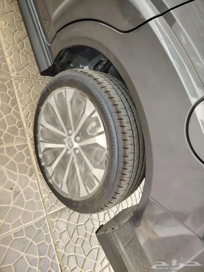 تويوتا فيلوز GLX بنزين 2025 فل كامل لون رصاصي 6