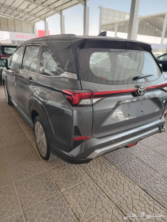 تويوتا فيلوز GLX بنزين 2025 فل كامل لون رصاصي 3