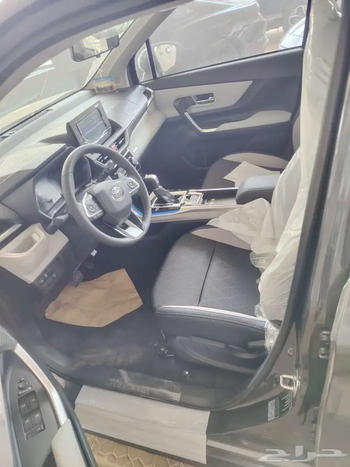 تويوتا فيلوز GLX بنزين 2025 فل كامل لون رصاصي 14