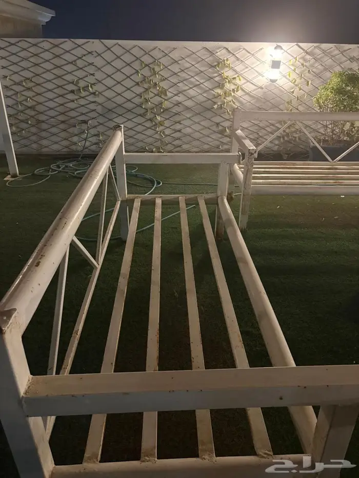 كراسي حديد 1