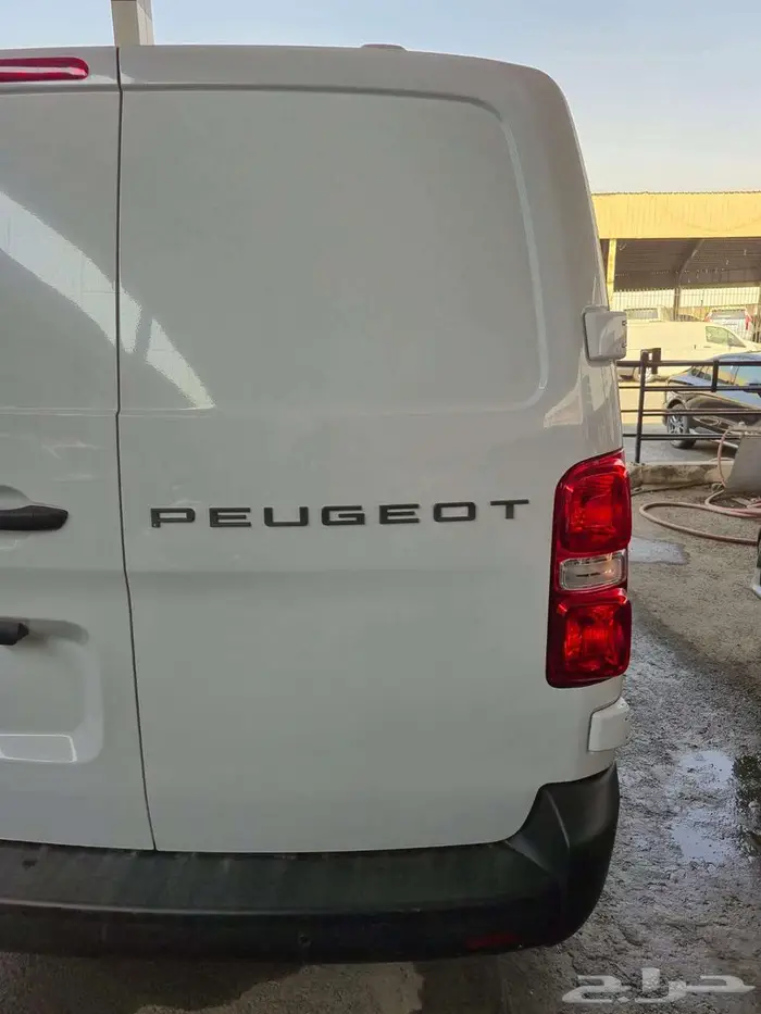 بيجو اكسبريت بضاعة موديل 2025 12