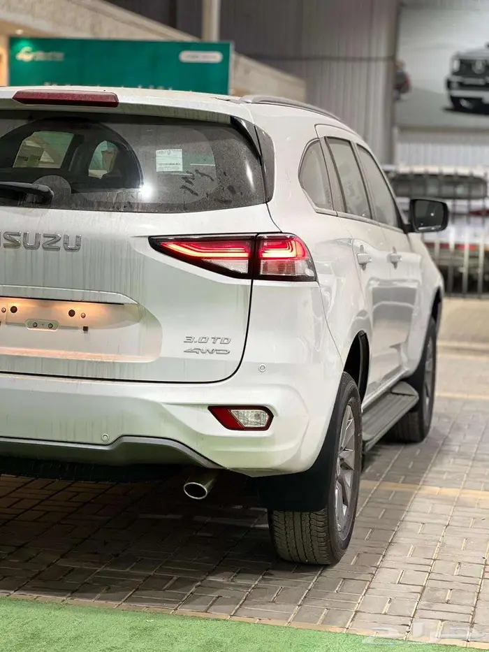 ايسوزو MUX و 2025 2024 ام يو اكس 5