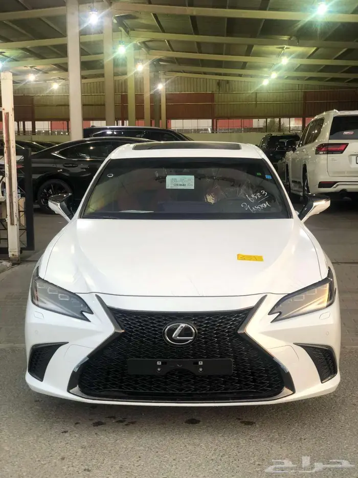 لكزس ES350 FF 2025 اسبورت سعودي أبيض _ أسود داخل أحمر 8