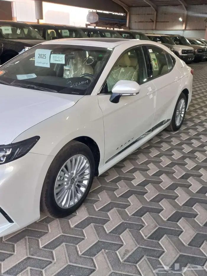 تويوتا كامري E 2025 6